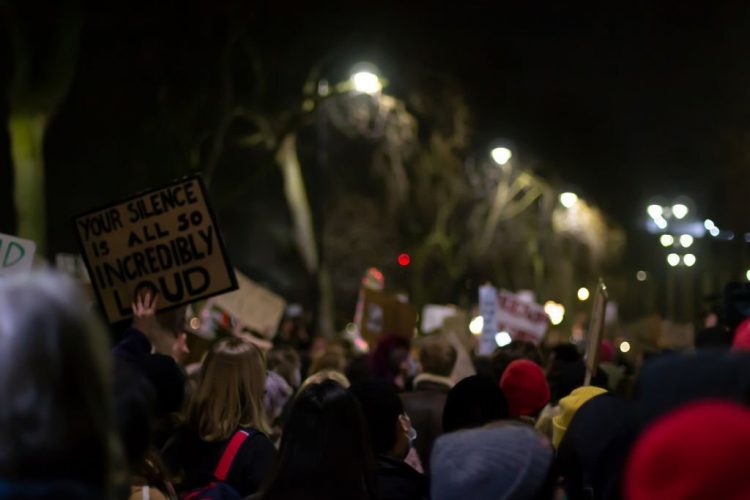 Worker protests rise in UK: crippling strikes begin