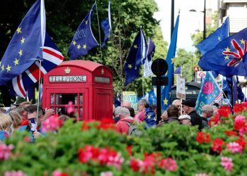 Political elites' disconnect from the masses