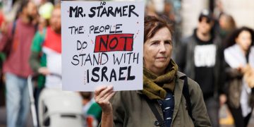 An estimated 200 thousand people marched from Russell Sq. to Whitehall, demanding an end to Israel's human rights abuses, a stop to arms sales to Israel and an immediate ceasefire.